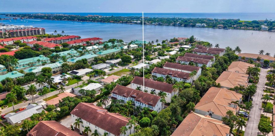 Touwnhouse à Hypoluxo, Floride 3 chambres, 174.28 m2 № 2191768