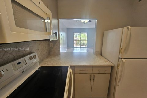 Condominio en alquiler en Sweetwater, Florida, 2 dormitorios, 66.89 m2 № 1942014 - foto 5