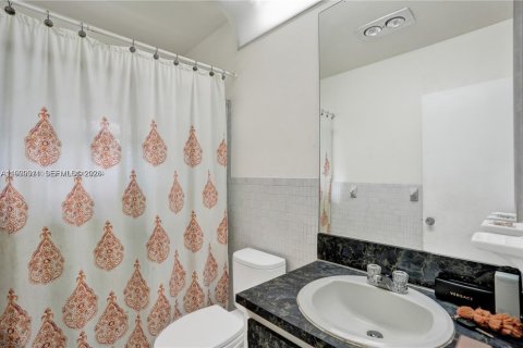 Commercial property in Hollywood, Florida 210.33 sq.m. № 2067491 - photo 14