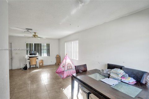 Commercial property in Hollywood, Florida 210.33 sq.m. № 2067491 - photo 8