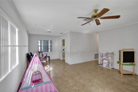 Commercial property in Hollywood, Florida 210.33 sq.m. № 2067491 - photo 6