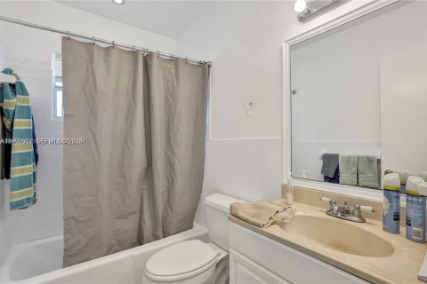 Commercial property in Hollywood, Florida 210.33 sq.m. № 2067491 - photo 19