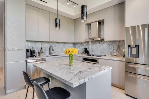 Condo in Miami Beach, Florida, 1 bedroom № 2081467 - photo 3