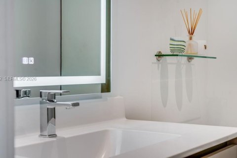 Condo in Miami Beach, Florida, 1 bedroom № 2081467 - photo 17