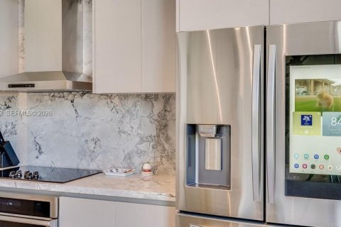 Condo in Miami Beach, Florida, 1 bedroom № 2081467 - photo 4