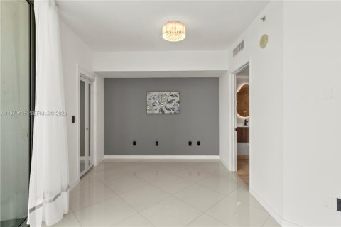 Снять в аренду кондоминиум в Майами, Флорида 2 спальни, 104.05м2, № 2043931 - фото 17