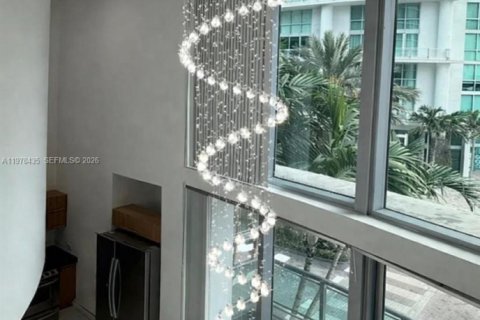 Кондоминиум с 2 спальнями в Майами, Флорида № 2043931