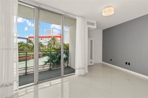 Снять в аренду кондоминиум в Майами, Флорида 2 спальни, 104.05м2, № 2043931 - фото 24