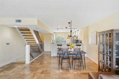 Touwnhouse à louer à Tierra Verde, Floride: 2 chambres, 153.29 m2 № 2106997 - photo 11