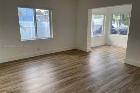 Villa ou maison à louer à Hollywood, Floride: 3 chambres, 246.93 m2 № 1932498 - photo 3