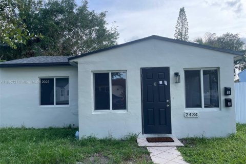 Villa ou maison à louer à Hollywood, Floride: 3 chambres, 246.93 m2 № 1932498 - photo 1