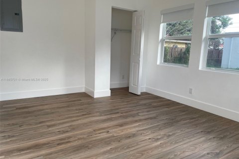 Villa ou maison à louer à Hollywood, Floride: 3 chambres, 246.93 m2 № 1932498 - photo 14