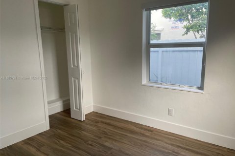 Villa ou maison à louer à Hollywood, Floride: 3 chambres, 246.93 m2 № 1932498 - photo 13