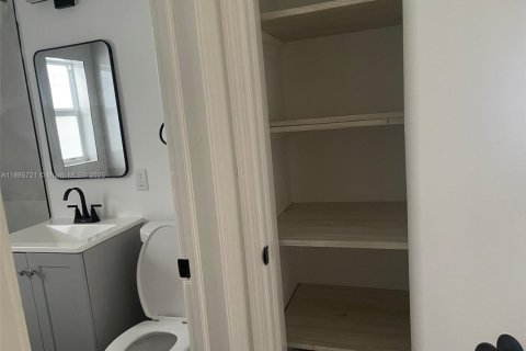 Villa ou maison à louer à Hollywood, Floride: 3 chambres, 246.93 m2 № 1932498 - photo 15