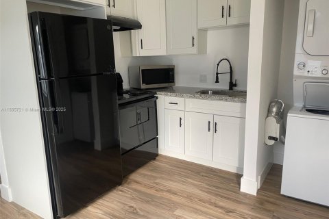 Villa ou maison à louer à Hollywood, Floride: 3 chambres, 246.93 m2 № 1932498 - photo 4