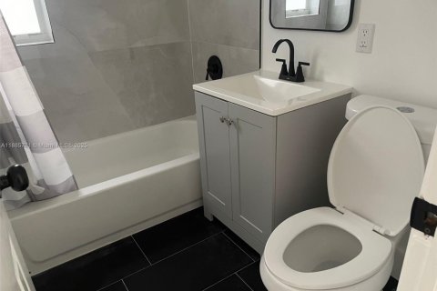 Villa ou maison à louer à Hollywood, Floride: 3 chambres, 246.93 m2 № 1932498 - photo 11