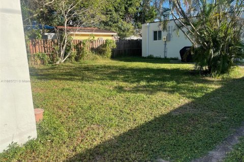 Villa ou maison à louer à Hollywood, Floride: 3 chambres, 246.93 m2 № 1932498 - photo 17