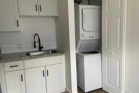 Villa ou maison à louer à Hollywood, Floride: 3 chambres, 246.93 m2 № 1932498 - photo 5