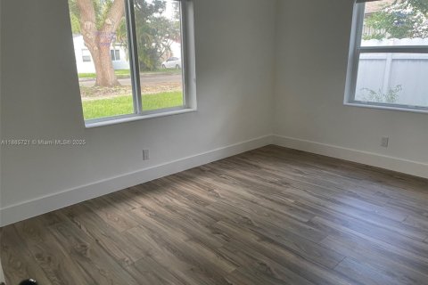 Villa ou maison à louer à Hollywood, Floride: 3 chambres, 246.93 m2 № 1932498 - photo 6