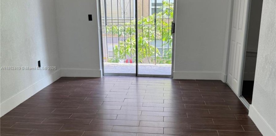 Condo in Hialeah, Florida, 2 bedrooms № 1877666