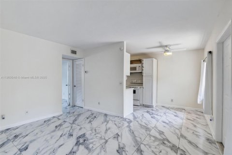 Снять в аренду кондоминиум в Форт-Лодердейл, Флорида 1 спальня, 56.58м2, № 1952845 - фото 5