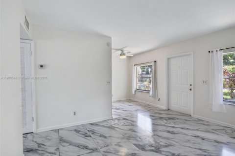 Снять в аренду кондоминиум в Форт-Лодердейл, Флорида 1 спальня, 56.58м2, № 1952845 - фото 6
