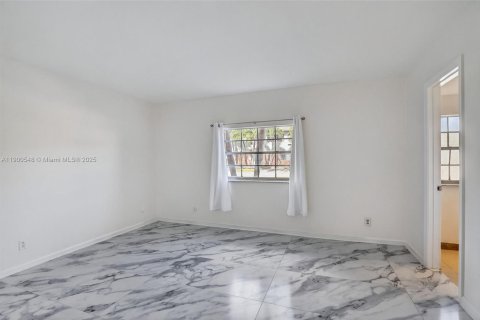 Снять в аренду кондоминиум в Форт-Лодердейл, Флорида 1 спальня, 56.58м2, № 1952845 - фото 15