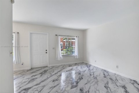 Снять в аренду кондоминиум в Форт-Лодердейл, Флорида 1 спальня, 56.58м2, № 1952845 - фото 7