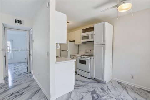 Снять в аренду кондоминиум в Форт-Лодердейл, Флорида 1 спальня, 56.58м2, № 1952845 - фото 9