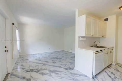Снять в аренду кондоминиум в Форт-Лодердейл, Флорида 1 спальня, 56.58м2, № 1952845 - фото 11