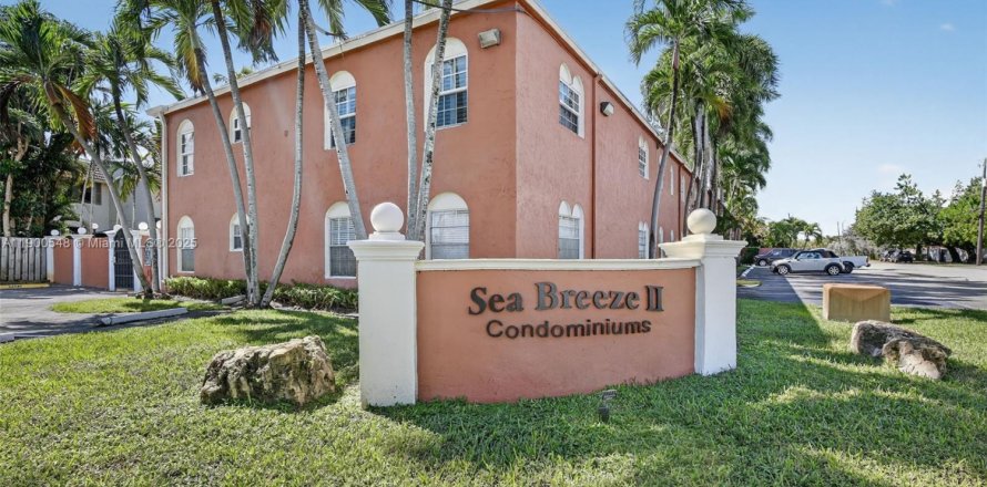 Кондоминиум с 1 спальней в Форт-Лодердейл, Флорида № 1952845