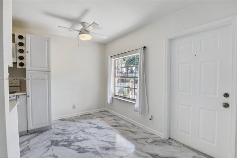 Снять в аренду кондоминиум в Форт-Лодердейл, Флорида 1 спальня, 56.58м2, № 1952845 - фото 10