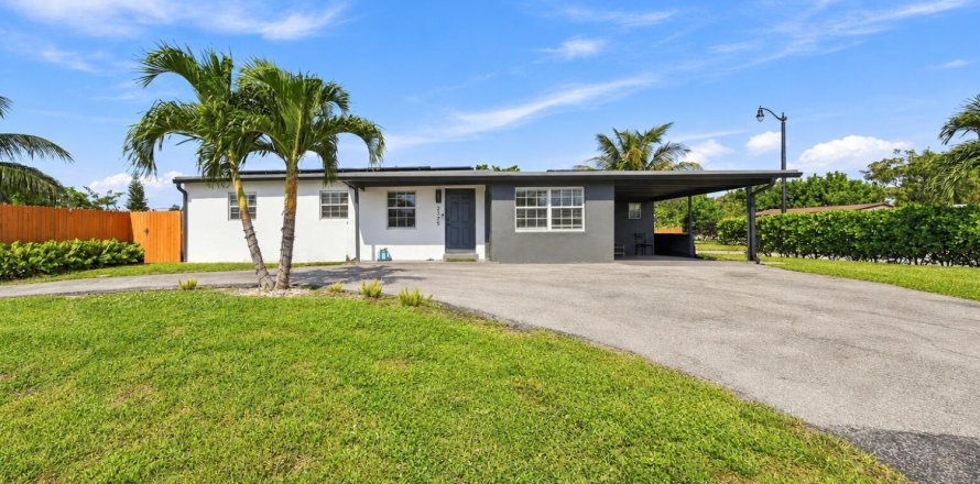 House in Pompano Beach, Florida 4 bedrooms, 131.92 sq.m. № 2392891