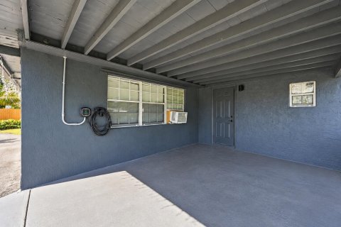 House in Pompano Beach, Florida 4 bedrooms, 131.92 sq.m. № 2392891 - photo 29