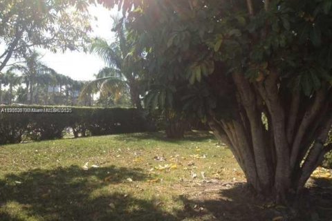 House in Miami Beach, Florida 4 bedrooms, 315.87 sq.m. № 1955926 - photo 9