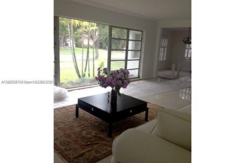 House in Miami Beach, Florida 4 bedrooms, 315.87 sq.m. № 1955926 - photo 3