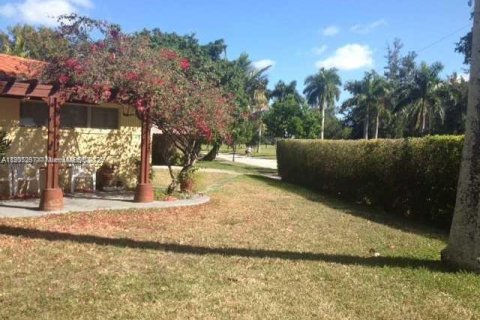 House in Miami Beach, Florida 4 bedrooms, 315.87 sq.m. № 1955926 - photo 2