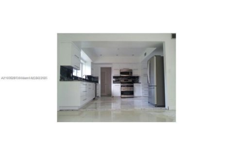 House in Miami Beach, Florida 4 bedrooms, 315.87 sq.m. № 1955926 - photo 4
