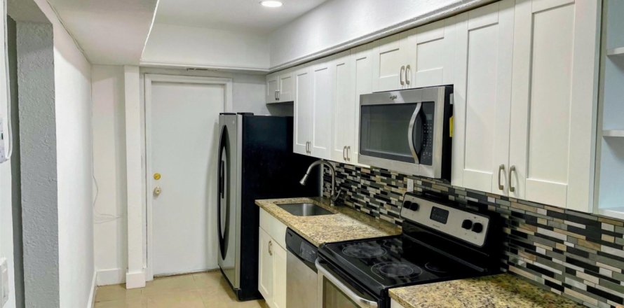Condominio en Coral Springs, Florida, 2 dormitorios № 1161946