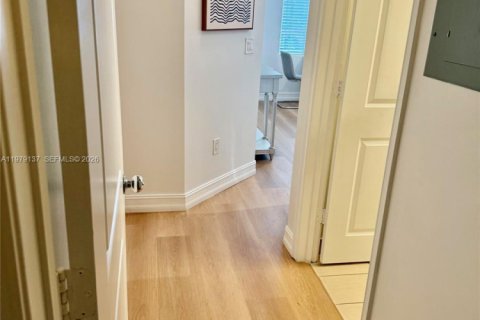 Condominio en venta en Miami Beach, Florida, 1 dormitorio, 45.06 m2 № 2043925 - foto 9