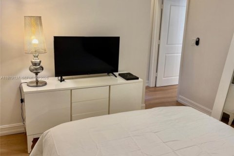 Condominio en venta en Miami Beach, Florida, 1 dormitorio, 45.06 m2 № 2043925 - foto 12