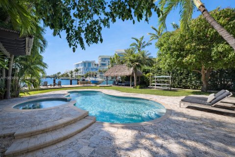 Casa en venta en Miami Beach, Florida, 4 dormitorios, 270.72 m2 № 2026632 - foto 2