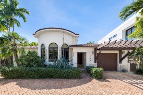 Casa en Miami Beach, Florida 4 dormitorios, 270.72 m2 № 2026632