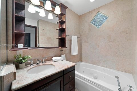 Casa en venta en Miami Beach, Florida, 4 dormitorios, 270.72 m2 № 2026632 - foto 24