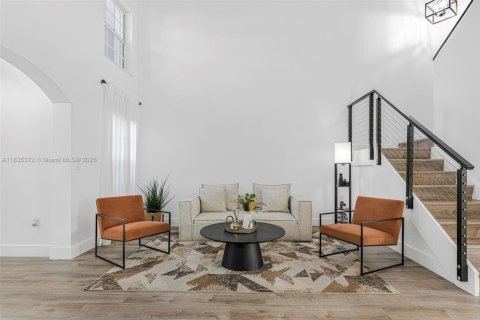 Adosado en venta en Miami, Florida, 3 dormitorios, 146.6 m2 № 2172300 - foto 2