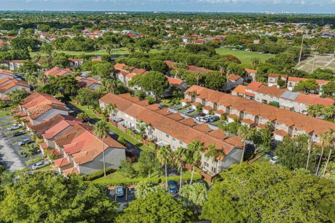 Adosado en venta en Miami, Florida, 3 dormitorios, 146.6 m2 № 2172300 - foto 30