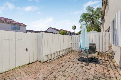 Adosado en venta en Miami, Florida, 3 dormitorios, 146.6 m2 № 2172300 - foto 25