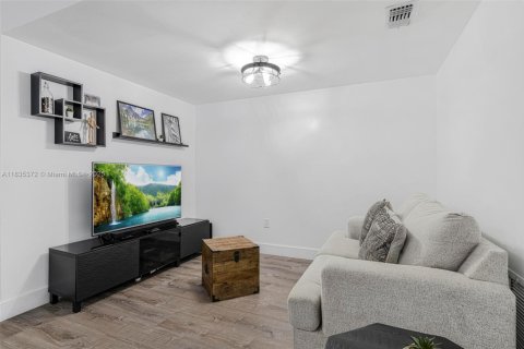 Adosado en venta en Miami, Florida, 3 dormitorios, 146.6 m2 № 2172300 - foto 8