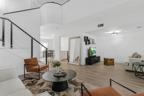 Adosado en Miami, Florida 3 dormitorios, 146.6 m2 № 2172300