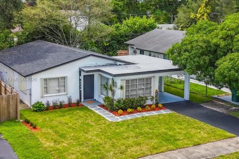 House in Fort Lauderdale, Florida 3 bedrooms, 134.43 sq.m. № 2062480 - photo 1